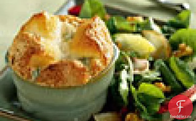 Sufle de brânză Cabrales cu salată de andive și pere asiatice
