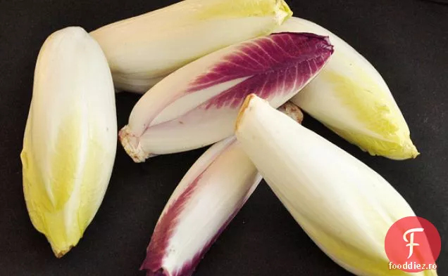Salată De Andive Cu O Vinaigretă Portocalie