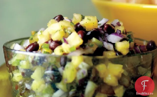 Salsa de ananas și fasole neagră
