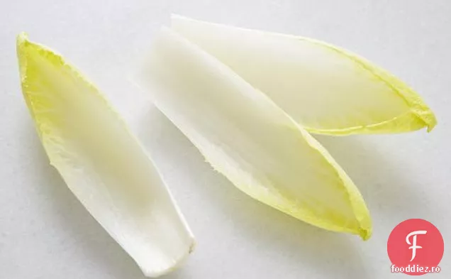 Salată de andive cu lămâie Meyer, fasole Fava și măsline vindecate cu ulei