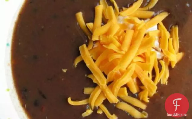 Supă uimitoare de fasole neagră în 5 ingrediente!