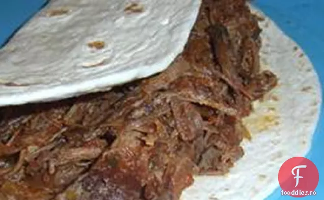 Tri-sfat mărunțit pentru Tacos în aragazul lent