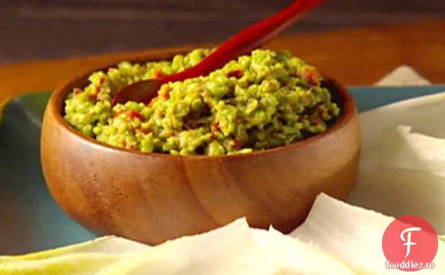 Roșii uscate la soare și mazăre pe sulițe de andive