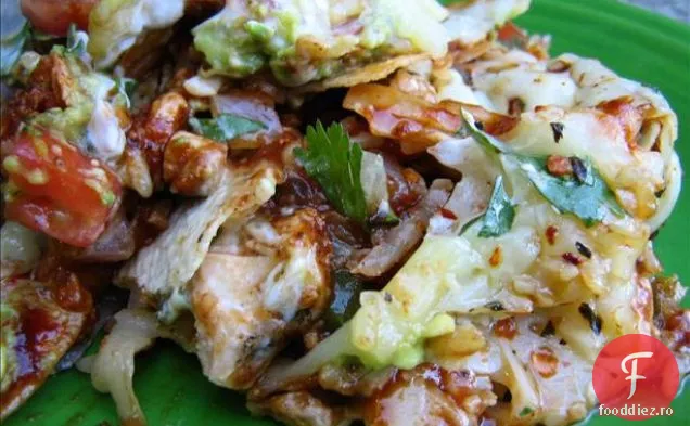 Salată proaspătă de ierburi și roșii