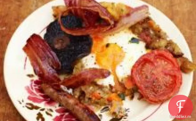 Salată caldă de piersici și Frisee la grătar cu sos de brânză de capră