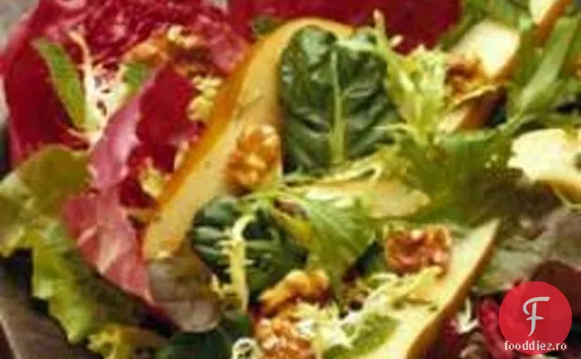 Salată De Pere Și Nuci Cu Sos De Nectar De Caise Bătut