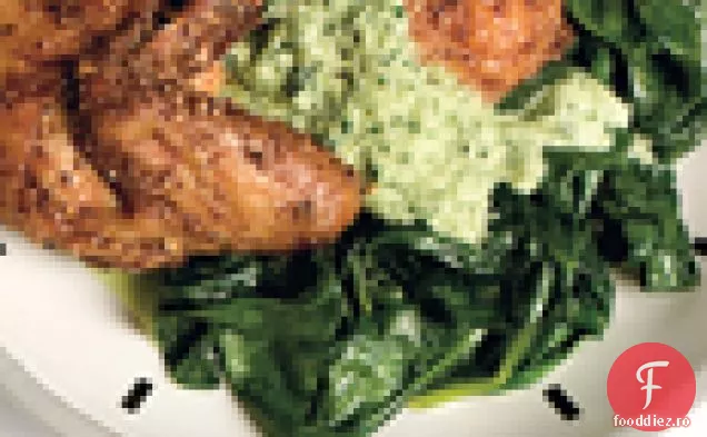 Găini Cornish prăjite cu condimente cu sos de castraveți-iaurt