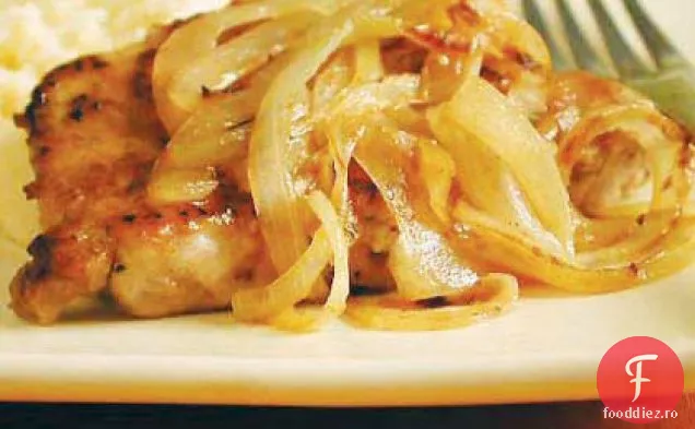 Cotlete de porc înăbușite cu ceapă și crupe de Cheddar