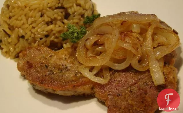 Filet de porc rumenit cu unt și ceapă