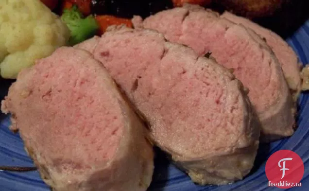 Loin de porc în vin alb cu usturoi, fenicul și rozmarin