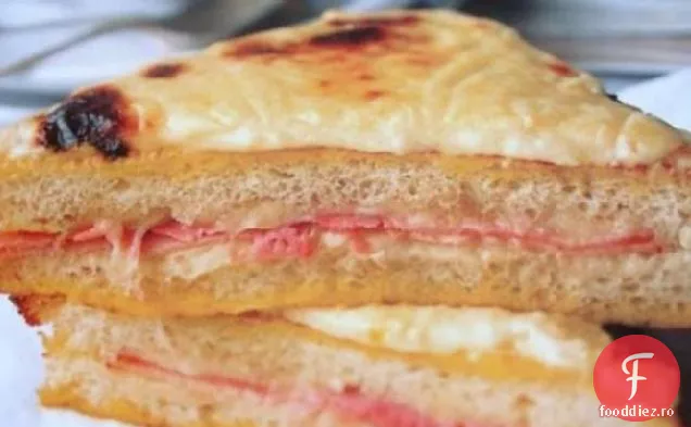 Sandvișul Clasic De Bistro Francez-Croque Monsieur