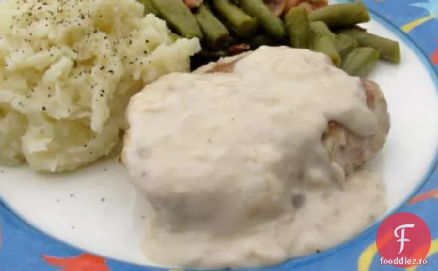 Cotletele de porc înăbușite în sos de ciuperci