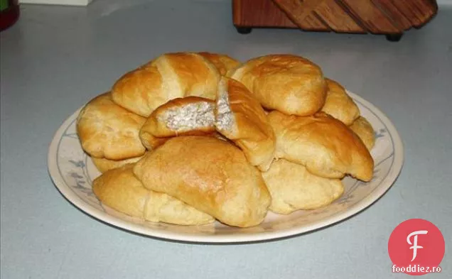 Semilune De Brânză Cremă De Cârnați