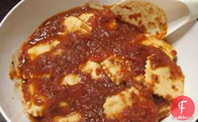 Ravioli cu cârnați și Ricotta cu sos Pesto