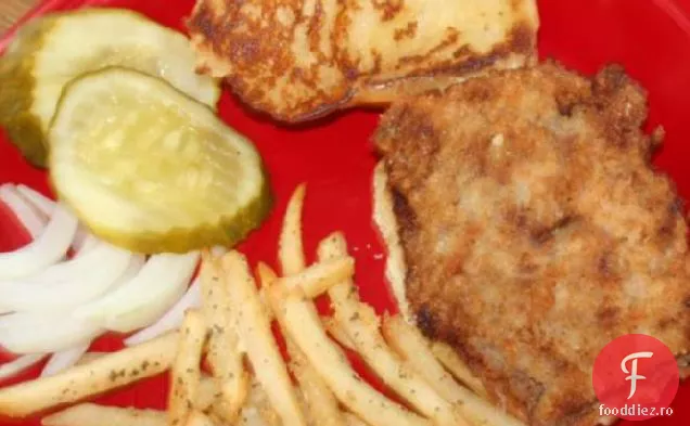 Sandviș Cu Filet De Porc Prăjit (Un Favorit Din Midwest)