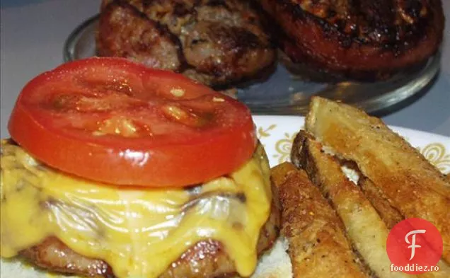 Degetul lins sos BBQ bun