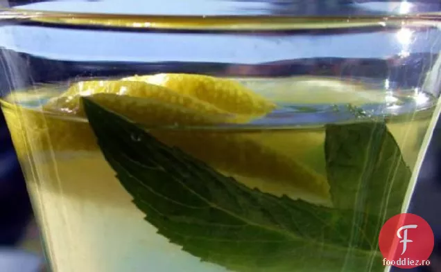 Limonadă cu Bacardi Limon pentru adulți