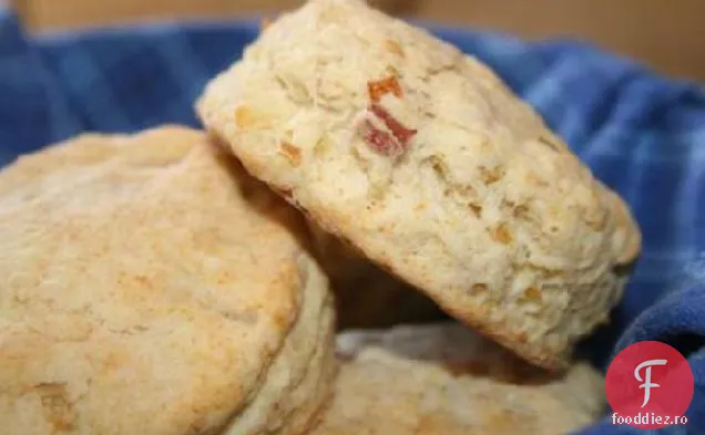 Biscuiți cu slănină și ceapă