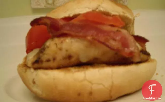 Bacon La Grătar Și Burger Elvețian De Pui