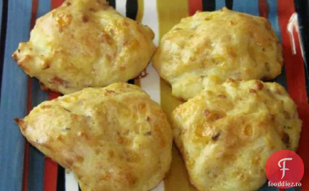 Pufuri De Cheddar Cu Bacon