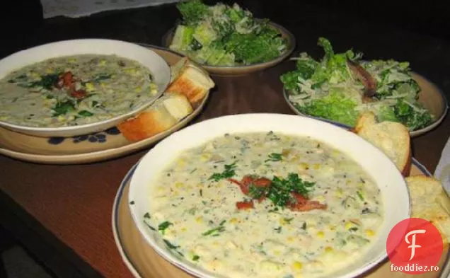New England Scoica și porumb Chowder cu ierburi