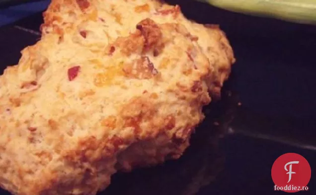 Biscuiti Cu Bacon Cheddar