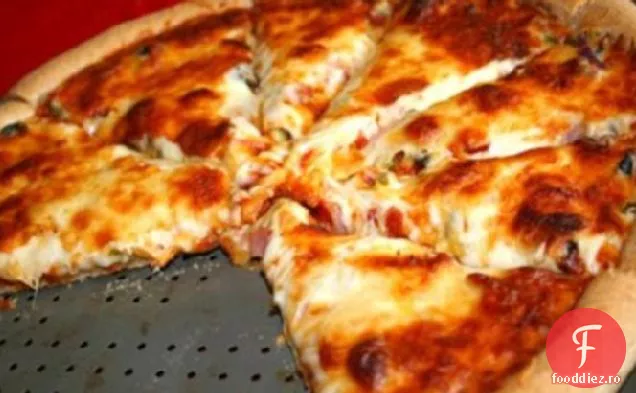Pizza Cu Două Carne Cu Crustă De Grâu