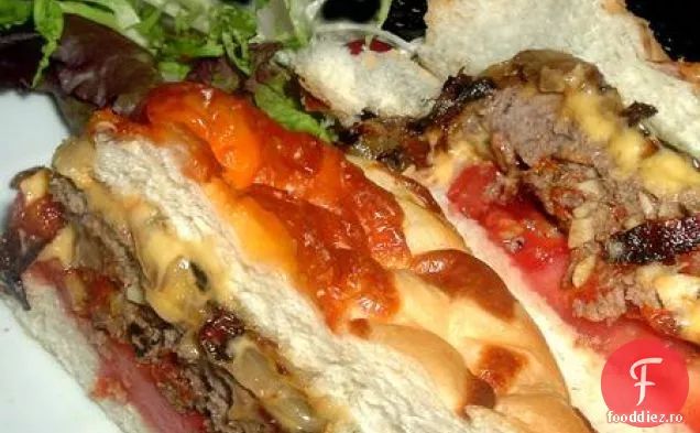 Burger Cu Bacon Și Roșii