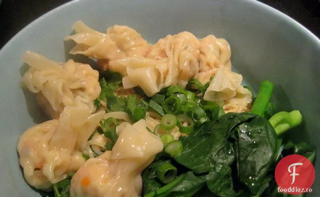 Supă Vegetariană De Tăiței Wonton