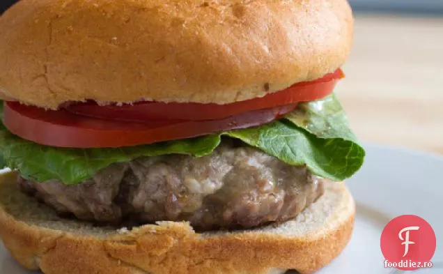 Ultimul Burger de carne de vită și porc umplut cu brânză