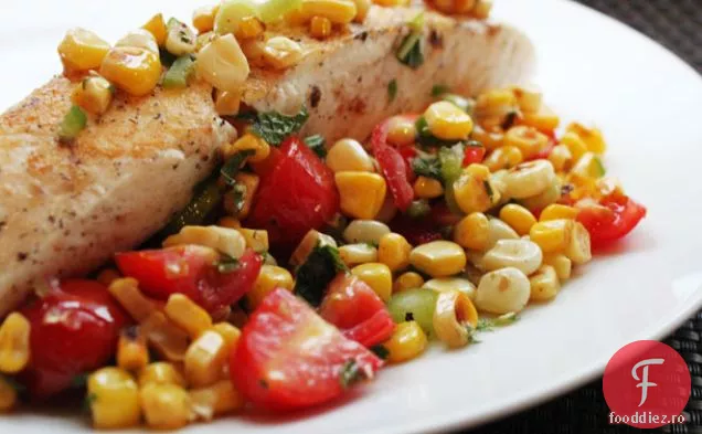 Halibut de tigaie cu salată de porumb carbonizată