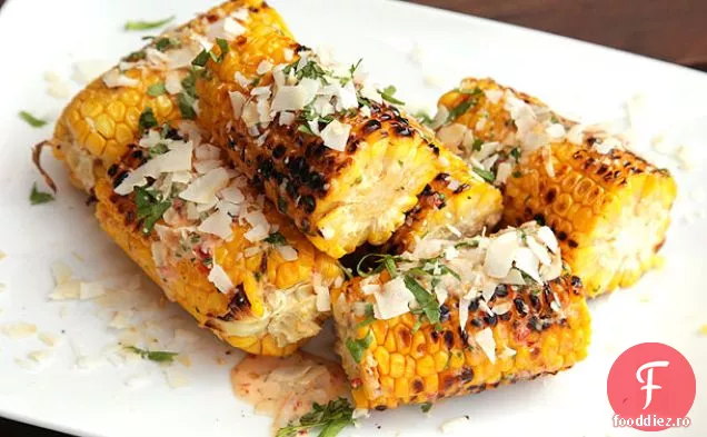 Porumb la grătar cu maioneză picantă de Chili, nucă de cocos și sos de pește
