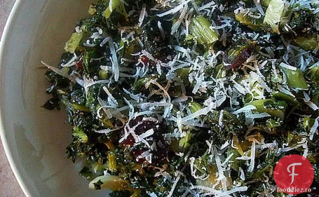 Kale Cu Usturoi Și Afine