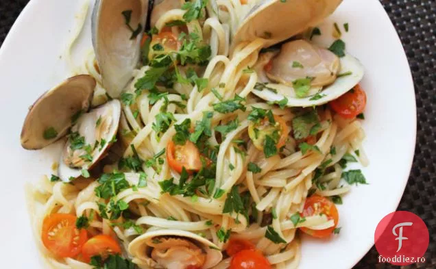 Scoici cu Linguini, usturoi și roșii