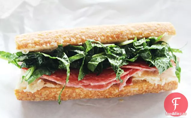 Make-Ahead carne de vită fluier Sub cu fasole albă răspândit și Kale-Slaw