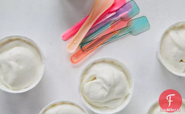 Cardamom-Mousse de iaurt cu caise