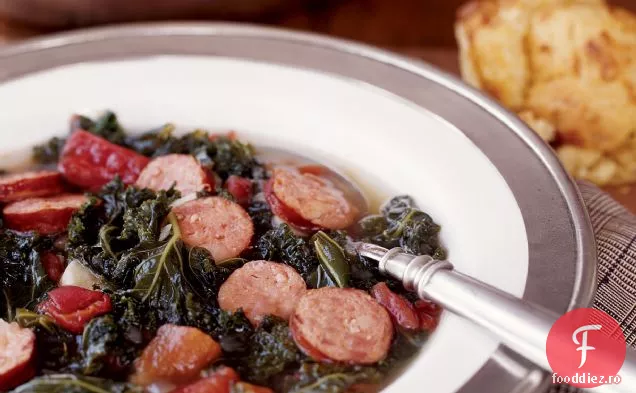Supă picantă de Kale cu cârnați Andouille