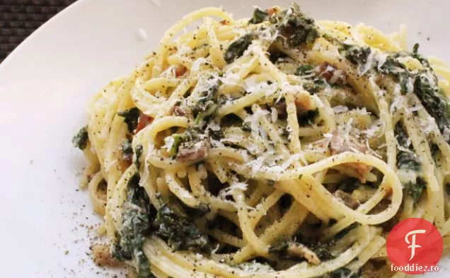Spaghete Skillet alla Carbonara cu Kale