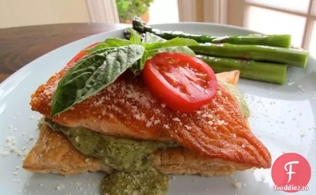 Somon de foietaj cu Pesto cremos