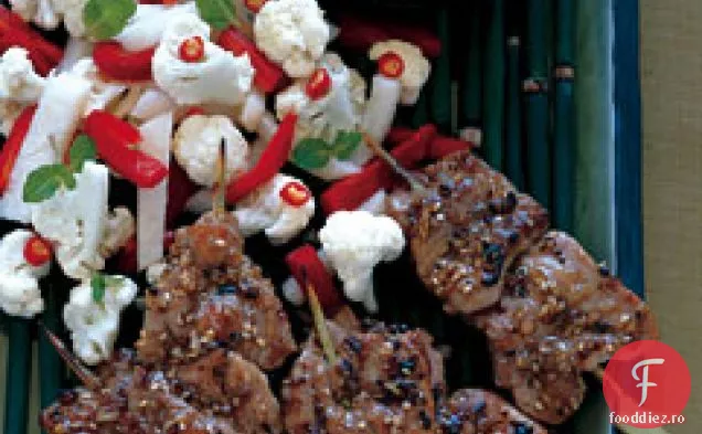 Satay de porc cu murături de legume proaspete