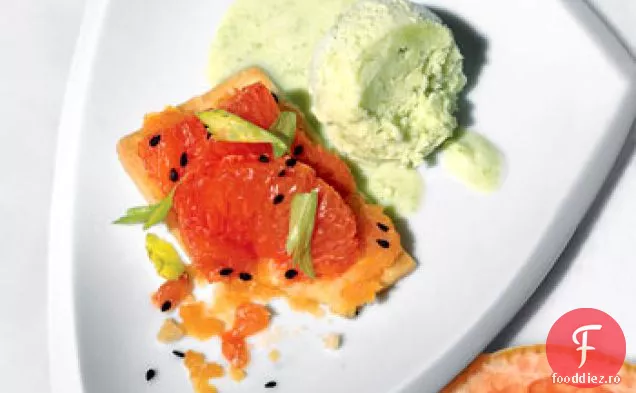 Tartă de Grapefruit roz cu înghețată Edamame și semințe de susan negru