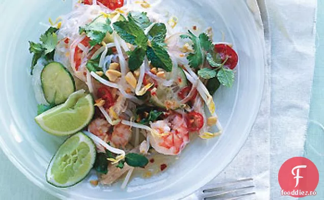 Salată thailandeză de pui și tăiței de creveți