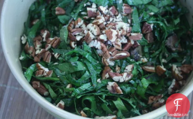 Lemony Kale Și Salată De Ciuperci Prăjite Cu Nuci Pecan