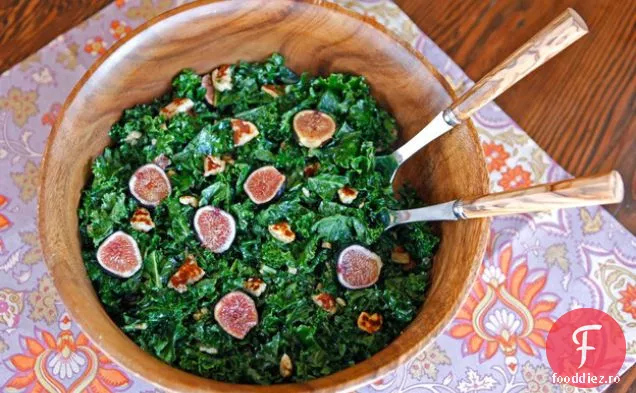 Salată de Kale, smochine și Halloumi