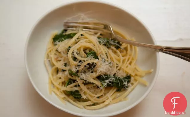 Linguini Cu Pesmet Și Kale