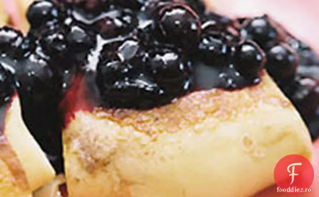 Brânză Blintzes cu sos de afine