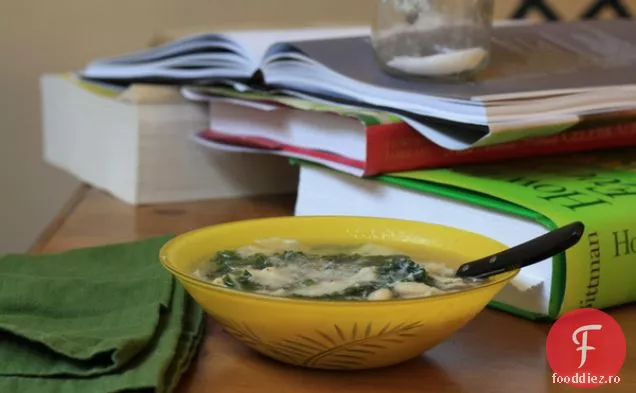 Parmezan, Fasole Albă Și Supă De Kale Cu Paste Rupte