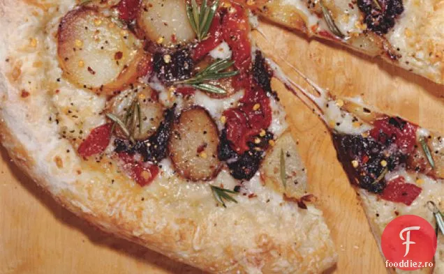 Pizza cu Fontina, cartofi și tapenadă
