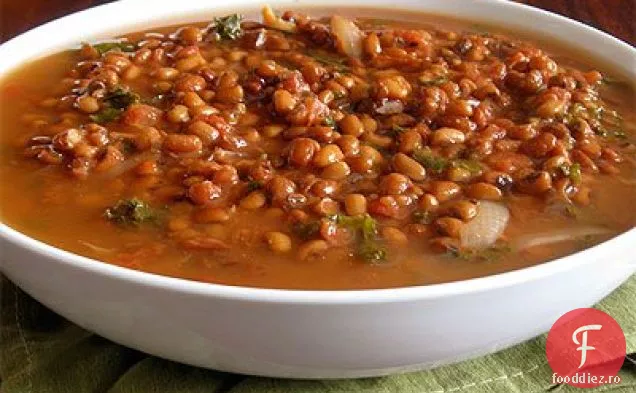 Cowpeas Marocan Înăbușit Cu Kale