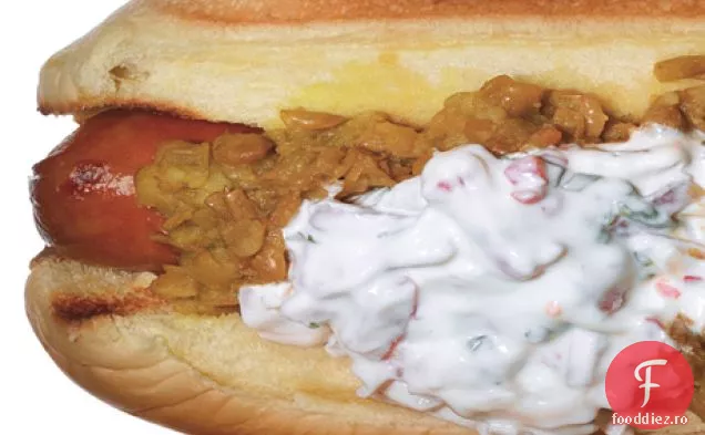 Hot dog cu Dal și Raita cu ceapă roșie